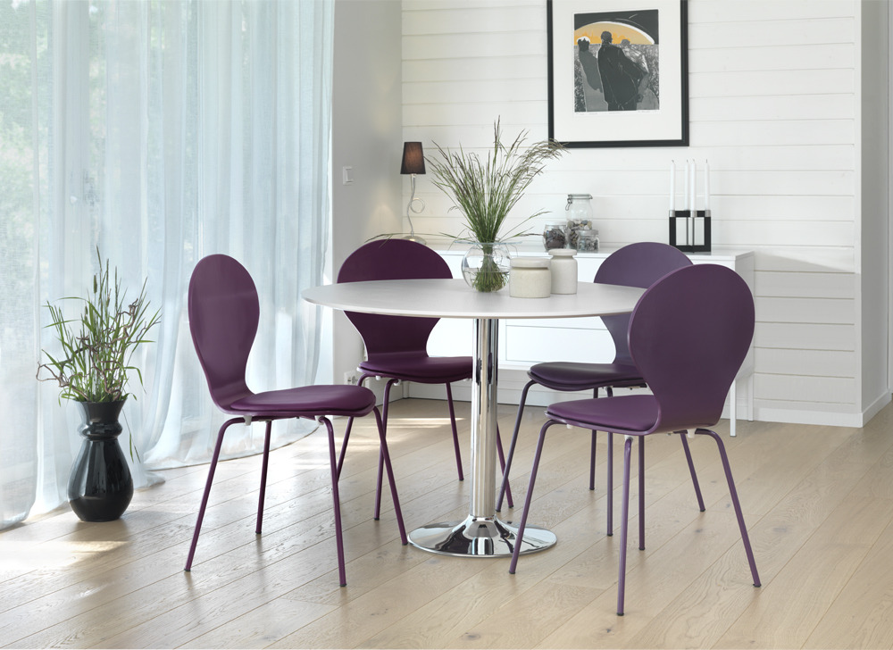 Perstorp Matgrupp Bord + 4 st lila stolar 5995 kr Trendrum se Perstorp Matgrupp Bord + 4 st lila stolar 5995 kr Trendrum se