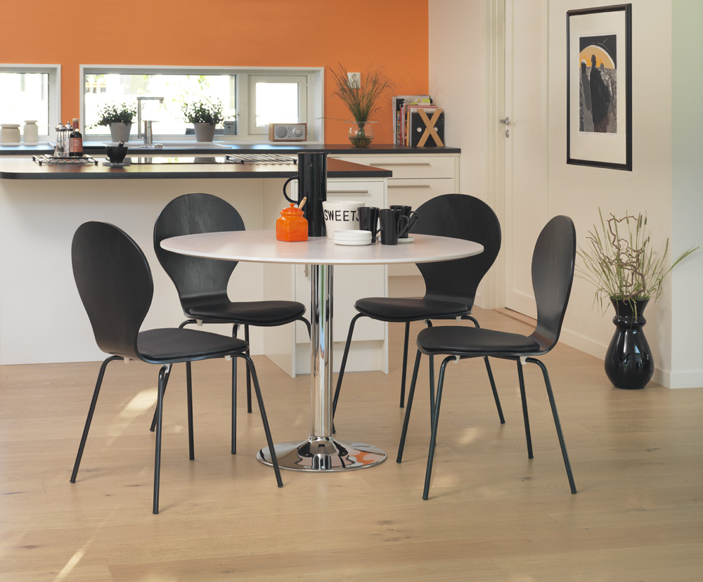 Perstorp Matgrupp Bord + 4 st svarta stolar 5995 kr Trendrum se Perstorp Matgrupp Bord + 4 st svarta stolar 5995 kr Trendrum se