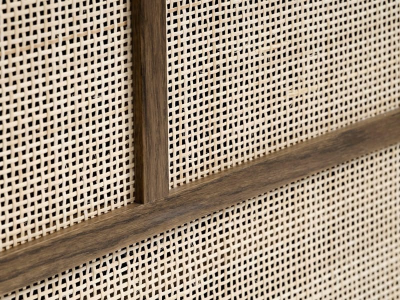 Yuma skänk i smoked oak med rotting detaljer, skjutdörrar - Smoked oak - Products - Förvaring - Förvaringsmöbler - Sideboard & skänk