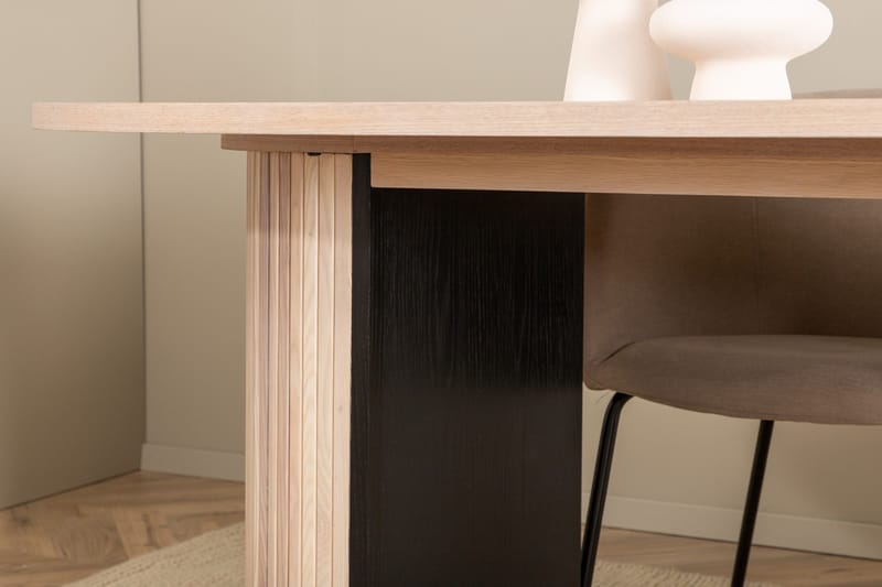 Bianca Matgrupp 200 cm Oval med 4 Berit stolar - Beige - Products - Möbler - Bord & matgrupp - Matgrupp