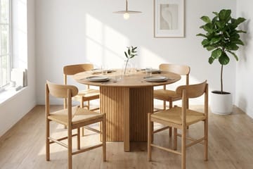 Edda Matgrupp runt 110 cm Ek med 4 Malte Matstolar - Products - Möbler - Bord & matgrupp - Matgrupp