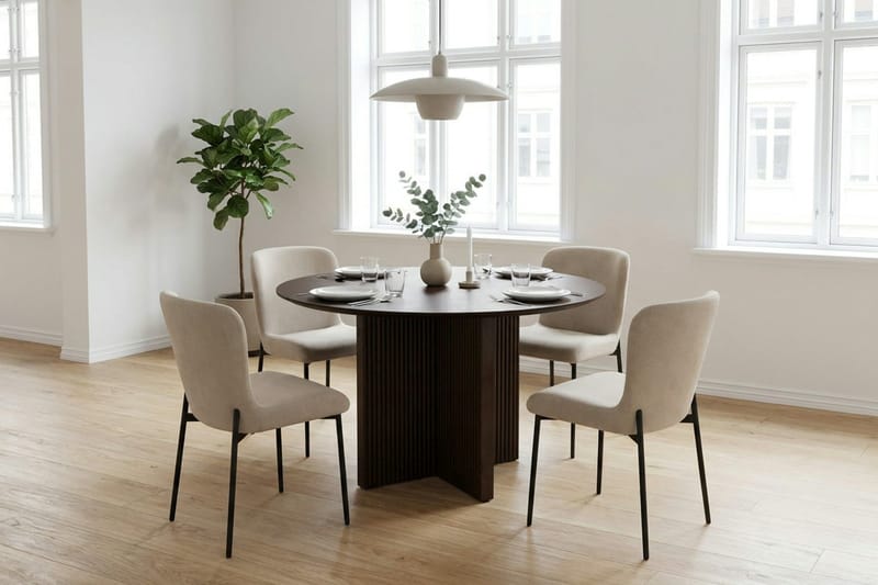 Edda Matgrupp runt 110 cm Rökt Ek med 4 Elsie Matstolar - Rökt ek/Beige - Products - Möbler - Bord & matgrupp - Matgrupp