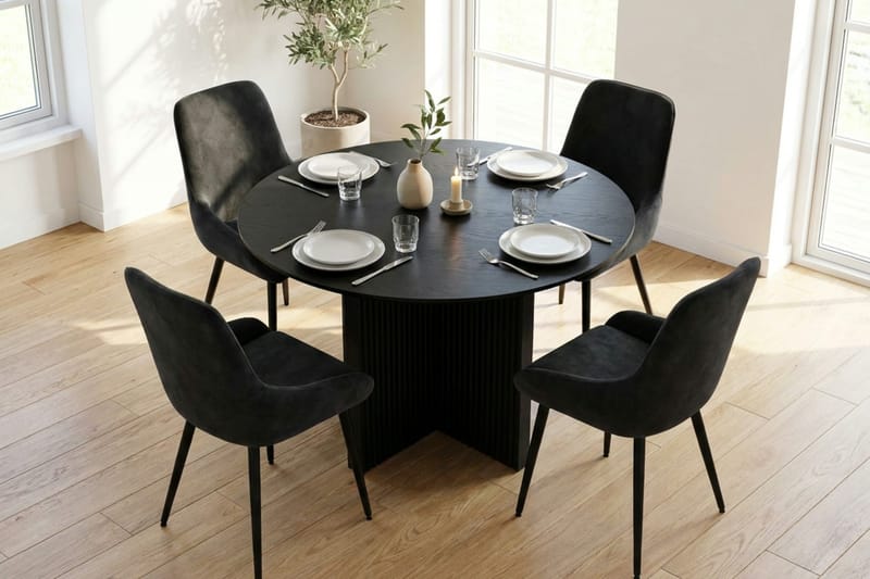 Edda Matgrupp runt 110 cm Svart med 4 Alsarp Matstolar - Svart - Products - Möbler - Bord & matgrupp - Matgrupp