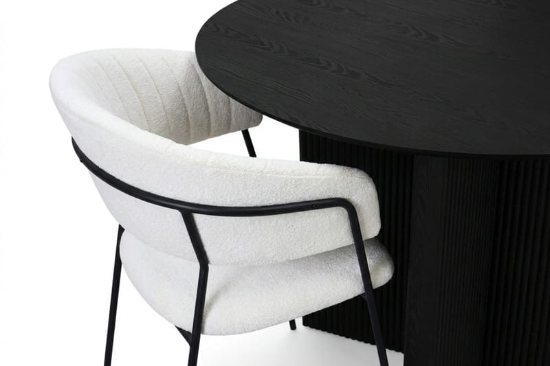 Edda Matgrupp runt 110 cm Svart med 4 Karol Matstolar - Svart - Products - Möbler - Bord & matgrupp - Matgrupp