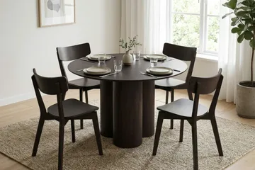 Juno Matgrupp 110 cm runt i Rökt Ek med 4 Amelia Matstolar - Rökt Ek - Products - Möbler - Bord & matgrupp - Matgrupp