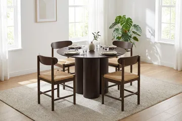 Juno Matgrupp runt 110 cm Rökt Ek med 4 Malte Matstolar - Products - Möbler - Bord & matgrupp - Matgrupp