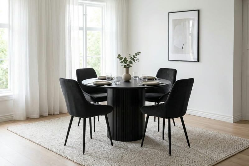 Kopparbo Matgrupp runt 110 cm Svart med 4 Alsarp Matstolar - Svart - Products - Möbler - Bord & matgrupp - Matgrupp