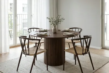 Kopparbo Matgrupp runt 110 cm Valnöt med 4 Winston Matstolar - Valnöt - Products - Möbler - Bord & matgrupp - Matgrupp