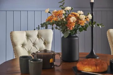 Lyon Matgrupp 120 cm Rund inkl 4 Bergviken Stolar - Brun - Products - Möbler - Bord & matgrupp - Matgrupp