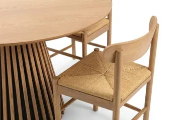 Peyra Matgrupp runt 110 cm Ek med 4 Malte Matstolar - Ek - Products - Möbler - Bord & matgrupp - Matgrupp