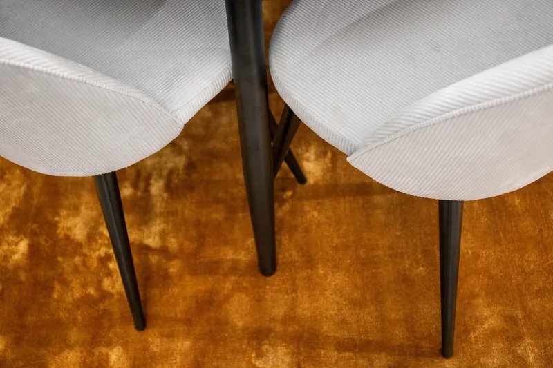 Plaza Matgrupp 100 cm Rund med 4 Velvet stolar - Svart - Products - Möbler - Bord & matgrupp - Matgrupp