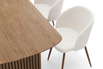 Richeto Matgrupp 180 cm med 4 Greya Matstolar med Armstöd - Naturlig Finish/Vit Bouclé - Products - Möbler - Bord & matgrupp - Matgrupp