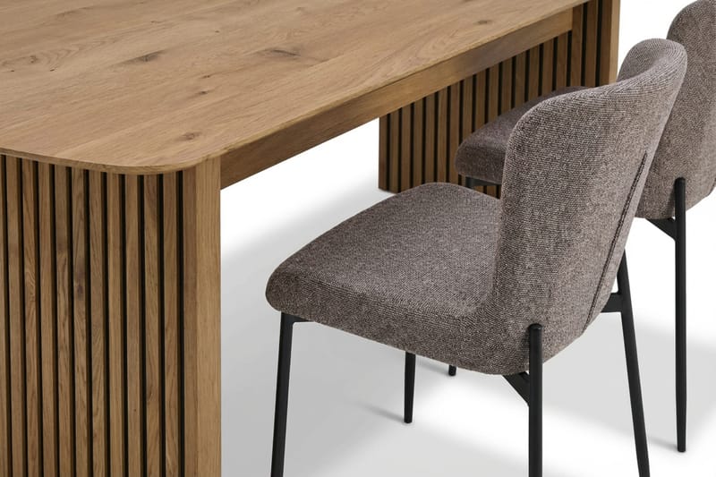 Richeto Matgrupp Ek 180 cm med 4 Elsie Matstolar - Ek - Products - Möbler - Bord & matgrupp - Matgrupp
