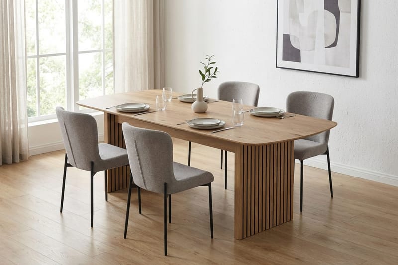 Richeto Matgrupp Ek 180 cm med 4 Elsie Matstolar - Ek - Products - Möbler - Bord & matgrupp - Matgrupp