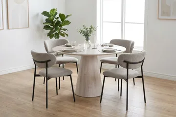 Siena Matgrupp runt 110 cm Vitlaserad med 4 Lucy Matstolar - Vitlaserad - Products - Möbler - Bord & matgrupp - Matgrupp