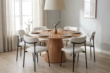 Siena Matgrupp runt 150 cm Ek med 6 Lucy Matstolar - Ek - Products - Möbler - Bord & matgrupp - Matgrupp