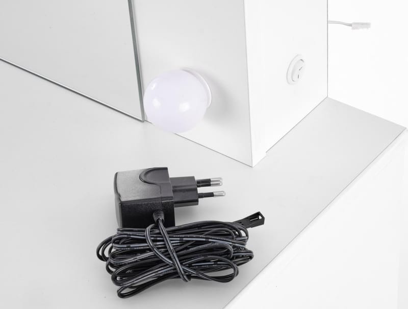 Facada vitt sminkbord med belysning 94 x 43 cm - Vit - Products - Möbler - Bord & matgrupp - Sminkbord & toalettbord