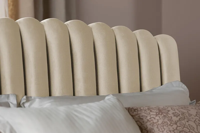 Davia Sänggavel Sammet 160 cm - Beige - Products - Möbler - Säng - Sängtillbehör & sänggavel - Sänggavel