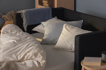 Willhelm Liten Bäddsoffa 2-sits Framåtbäddad - Mörkgrå - Products - Möbler - Soffa - Bäddsoffa - 2 sits bäddsoffa