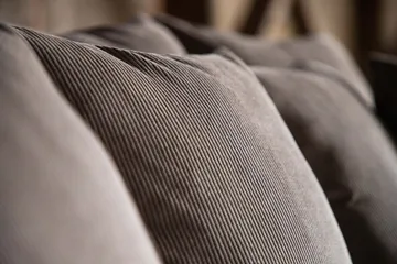 Gillholmen Soffa 2-sits - Svart/Brun - Products - Möbler - Soffa - 2 sits soffa