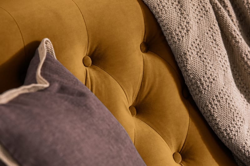 Howard Riviera 2-sits Sammetssoffa - Mörkgul - Products - Möbler - Soffa - Sammetssoffa