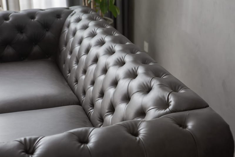 Soffa chesterfield 3-sits 219 cm mörkbrunt konstläder - Mörkbrun - Products - Möbler - Soffa - Chesterfield soffa