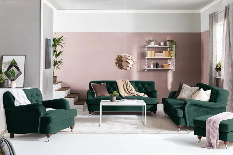 Howard Riviera Soffgrupp 3-sits + 2-sits Soffa + Fåtölj + Fotpall i Sammet - Grön - Products - Möbler - Soffa - Soffgrupp - Howard soffgrupp