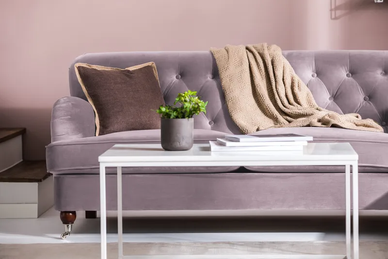Howard Riviera Soffgrupp 3-sits + 2-sits Soffa + Fåtölj + Fotpall i Sammet - Lila - Products - Möbler - Soffa - Soffgrupp - Howard soffgrupp