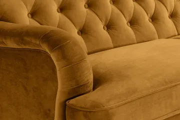 Howard Riviera Soffgrupp 3-sits + 2-sits Soffa + Fåtölj + Fotpall i Sammet - Mörkgul - Products - Möbler - Soffa - Soffgrupp - Howard soffgrupp