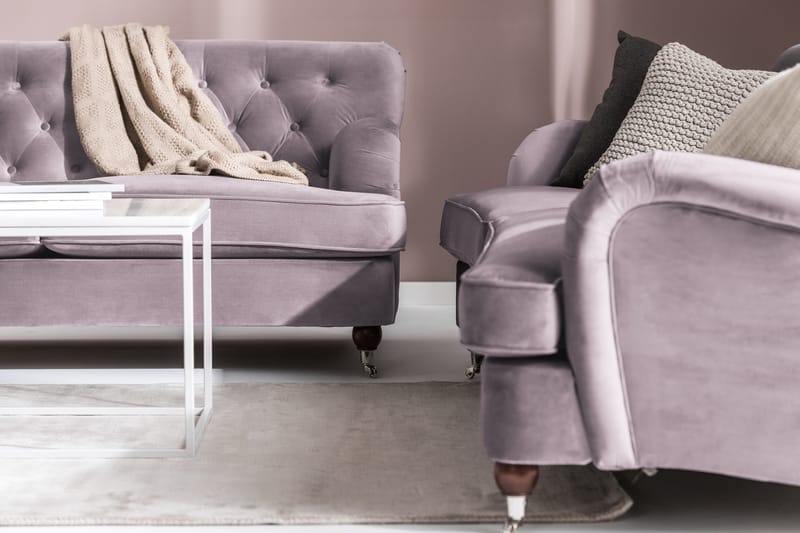 Howard Riviera Soffgrupp Svängd 3-sits + 2-sits Soffa + Fåtölj + Fotpall i Sammet - Lila - Products - Möbler - Soffa - Soffgrupp - Howard soffgrupp