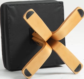 Duva reclinerfåtölj med fotpall i svart PU med bruna ben - Svart - Products - Möbler - Fåtölj & stolar - Fåtölj - Biofåtölj & reclinerfåtölj