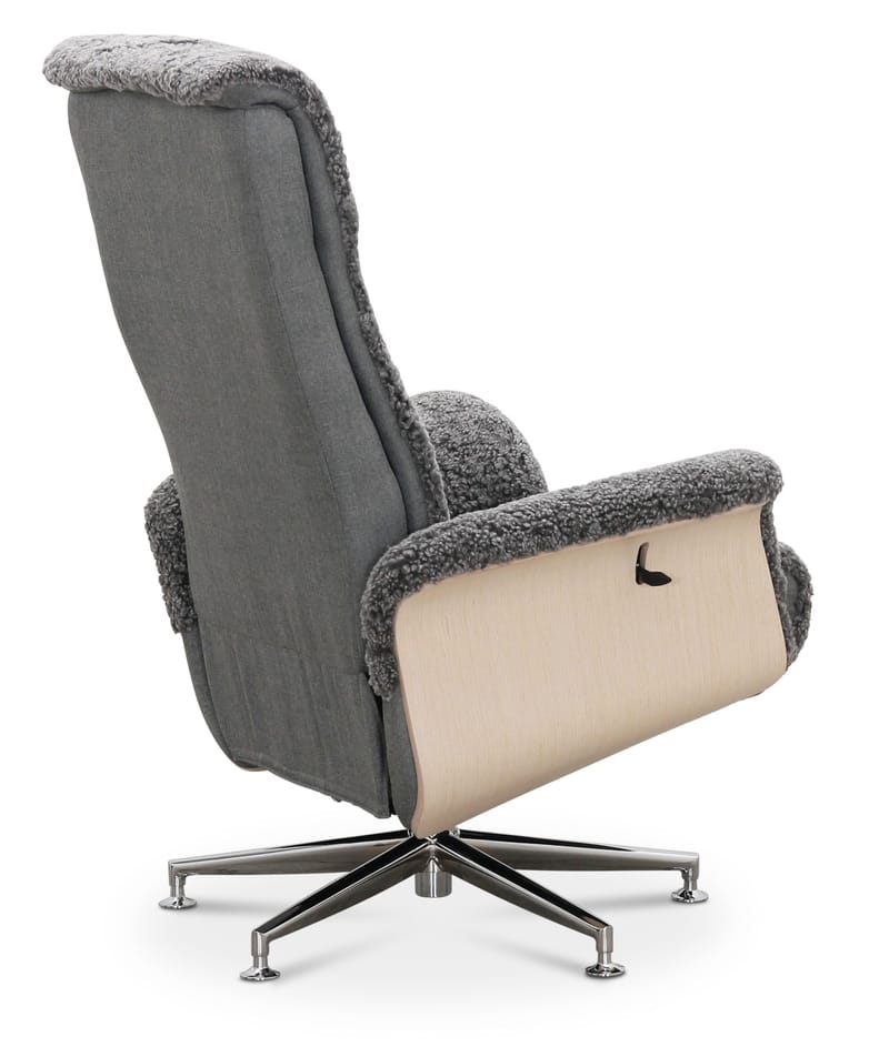 Fårskinnsfåtölj med fotpall grå/whitewash - Ulla - Grafitgrå - Products - Möbler - Fåtölj & stolar - Fåtölj - Biofåtölj & reclinerfåtölj