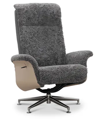 Fårskinnsfåtölj med fotpall grå/whitewash - Ulla - Grafitgrå - Products - Möbler - Fåtölj & stolar - Fåtölj - Biofåtölj & reclinerfåtölj