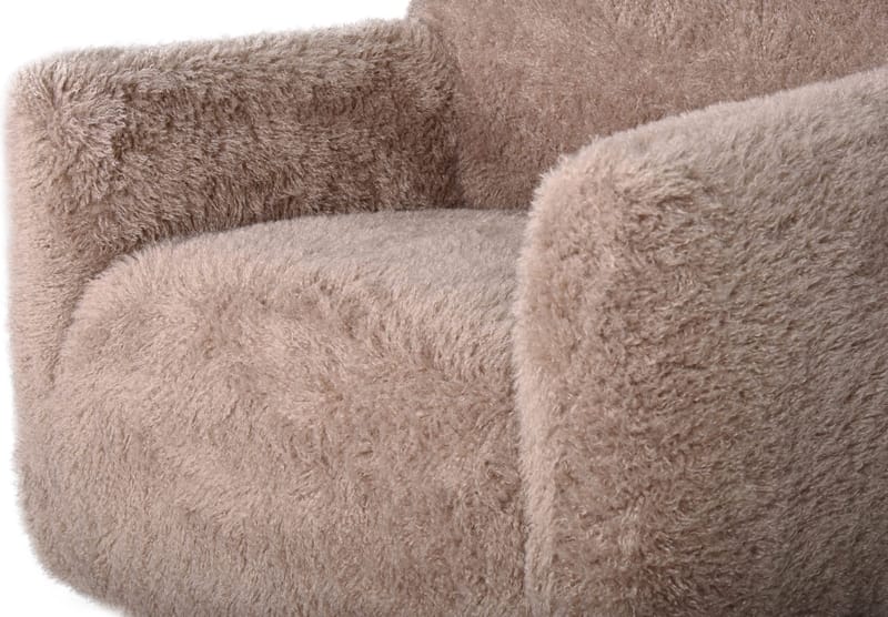 Fåtölj i fluffigt nougatfärgat tyg - Products - Möbler - Fåtölj & stolar - Fåtölj