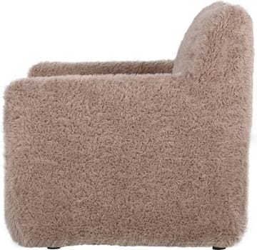Fåtölj i fluffigt nougatfärgat tyg - Products - Möbler - Fåtölj & stolar - Fåtölj