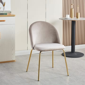 Giovani stol i beige sammet med ben i mässing - beige - Products - Möbler - Fåtölj & stolar - Matstol & köksstol