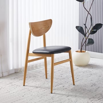 Matstol Ludvig - Ek med svart PU sits - svart - Products - Möbler - Fåtölj & stolar - Matstol & köksstol