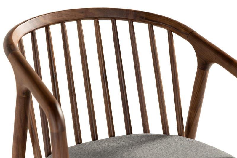 Noira Matstol med Armstöd - Valnöt - Products - Möbler - Fåtölj & stolar - Karmstol