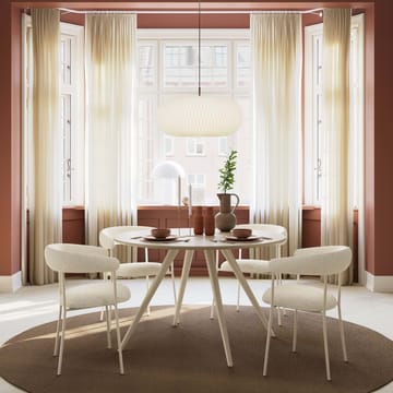 Plenti karmstol - Vit bouclé/cashmere - cashmere - Products - Möbler - Fåtölj & stolar - Karmstol