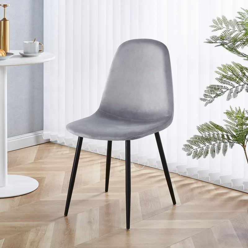 Stol ljusgrå sammet med svarta ben, Ljusgrå sammet med svarta matta stålben