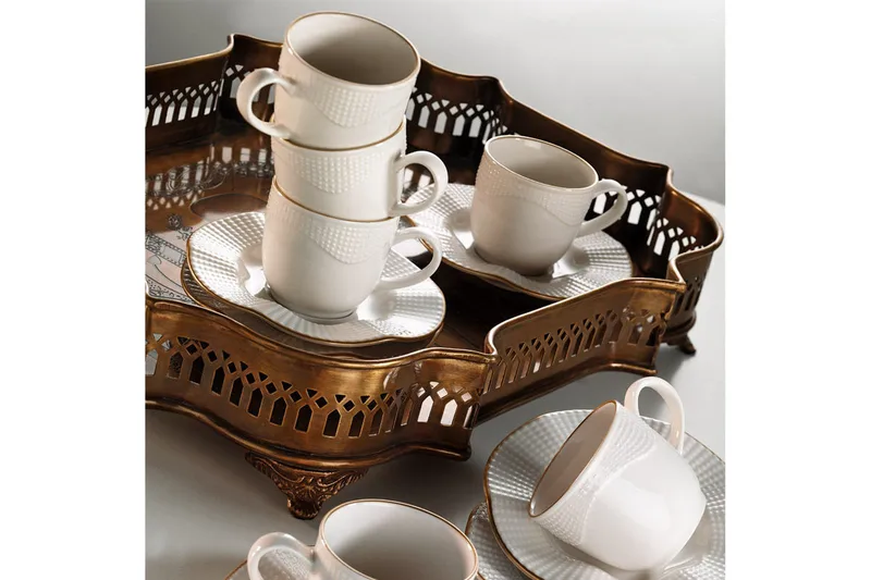 Adine Kaffeservis 12 Delar Porslin - Creme/Guld - Products - Servering & matlagning - Muggar & koppar - Kaffekopp & kaffemugg