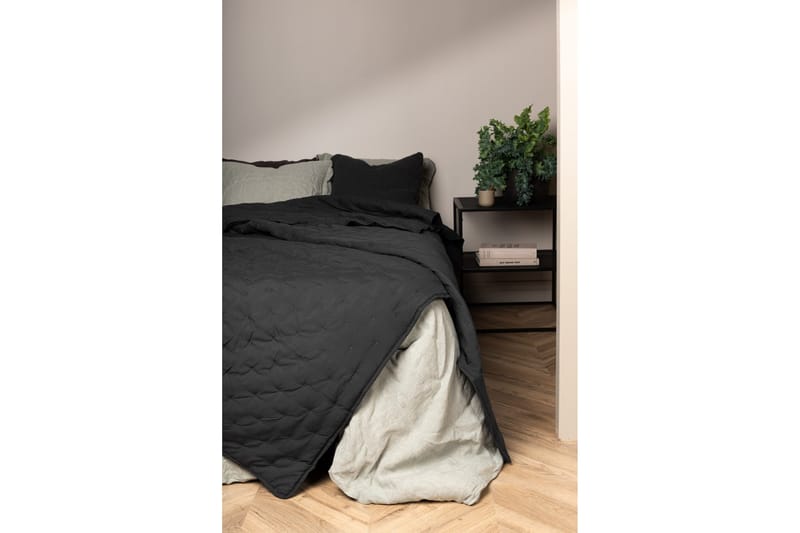 Sally Överkast 260x260 cm - Antracit - Products - Textil & mattor - Sängkläder - Överkast - Överkast dubbelsäng