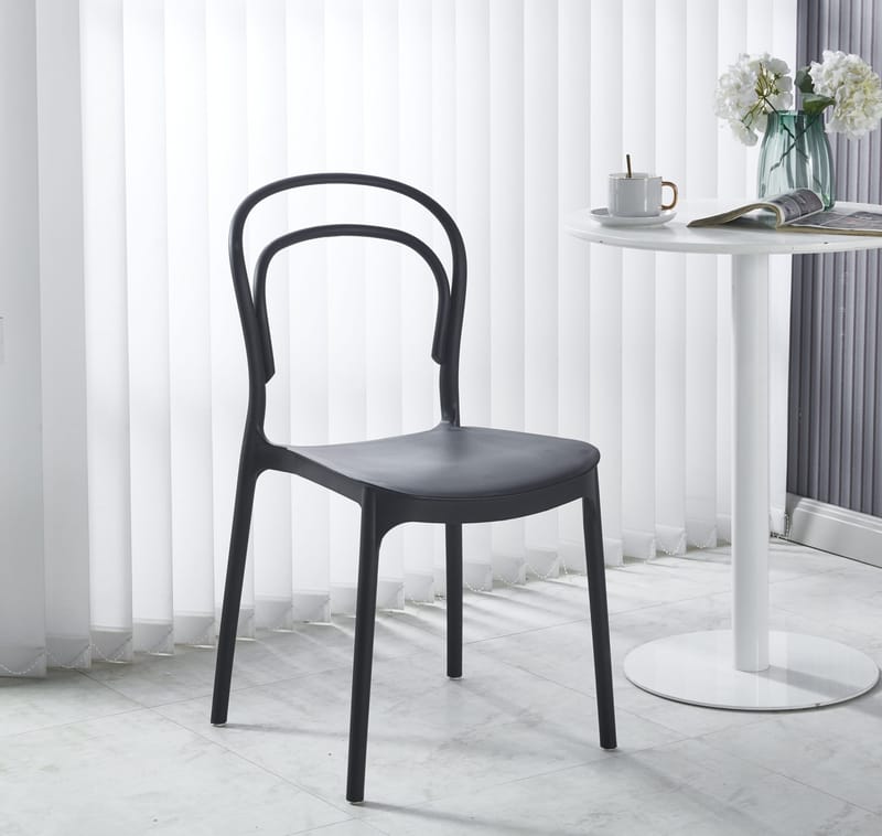 Stol i svart plast stapelbar - Svart - Products - Utemöbler & utemiljö - Balkong & altan - Balkongmöbler - Balkongstol