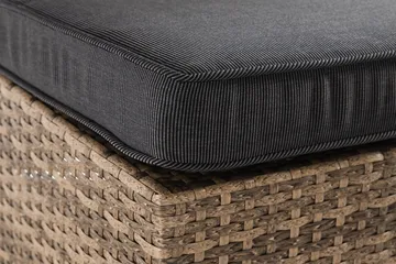 Wisconsin Premium 2-sits Loungesoffa utomhus – Utesoffa i Konstrotting för balkong - Sand Beige / Svarta dynor - Products - Utemöbler & utemiljö - Balkong & altan - Balkongmöbler - Balkongsoffa