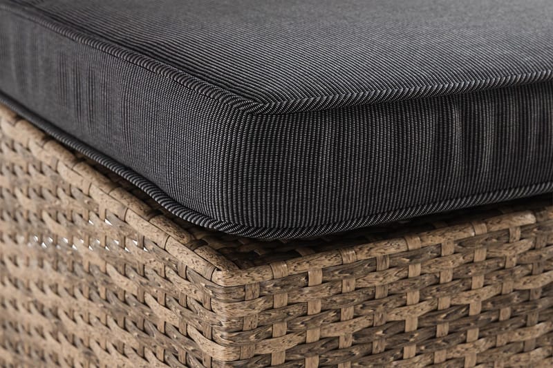 Wisconsin Premium 2-sits Loungesoffa utomhus – Utesoffa i Konstrotting för balkong - Sand Beige / Svarta dynor - Products - Utemöbler & utemiljö - Balkong & altan - Balkongmöbler - Balkongsoffa