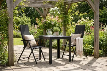 Tunis utomhus caféset 70x70 cm med 2 Sanna positionsstolar - Svart/Svart - Products - Utemöbler & utemiljö - Utegrupp - Cafegrupp & cafeset