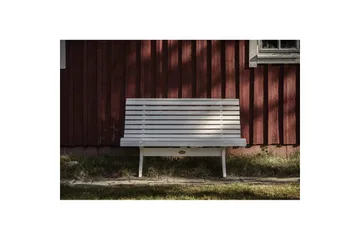 Hillerstorp Lund Utesoffa Vit - Vit - Products - Utemöbler & utemiljö - Utesoffa - Trädgårdssoffa