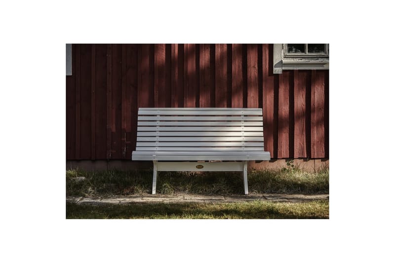 Hillerstorp Lund Utesoffa Vit - Vit - Products - Utemöbler & utemiljö - Utesoffa - Trädgårdssoffa