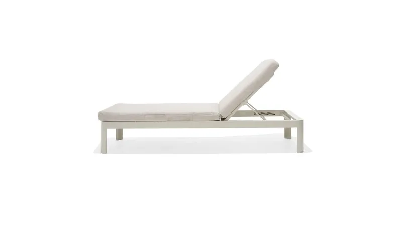 Portals Solsäng med Dyna 189 cm - Vit/Trä - Products - Utemöbler & utemiljö - Utestol & trädgårdsstol - Solsäng & solvagn