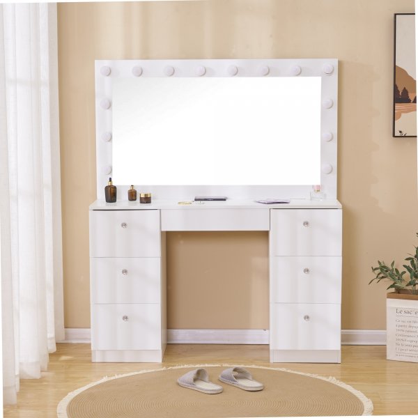 Sminkbord med spegel, belysning och kristall handtag + M�beltassar